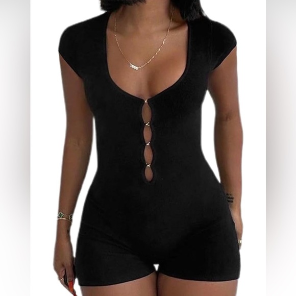 Women's Hollow Out Causal Romper U Neck Short (BRAND NEW!) - Picture 1 of 2